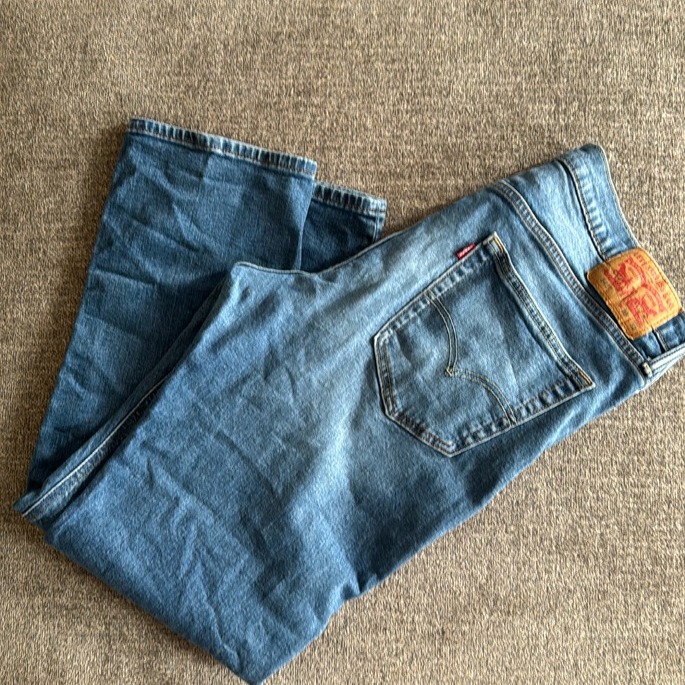 541 men’s Levi pants